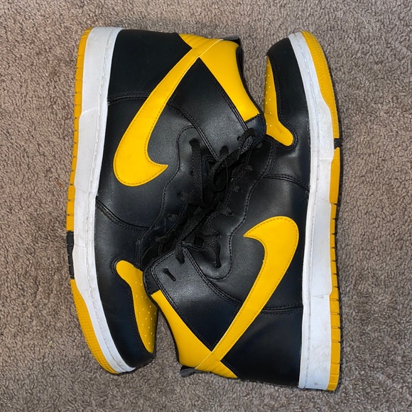 Nike CMFT Dunk High Black/Yellow - Picture 1 of 3